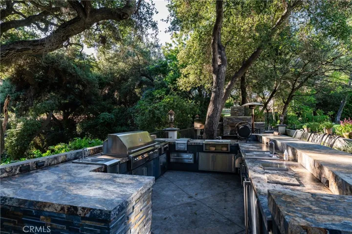 outdoor kitchen
