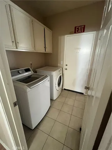 Washer/dryer included.