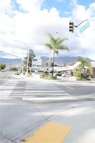 1920 N Lake Avenue 100, Altadena, California 91001