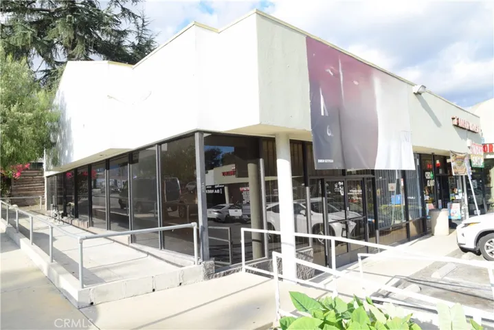 1920 N Lake Avenue 100, Altadena, California 91001