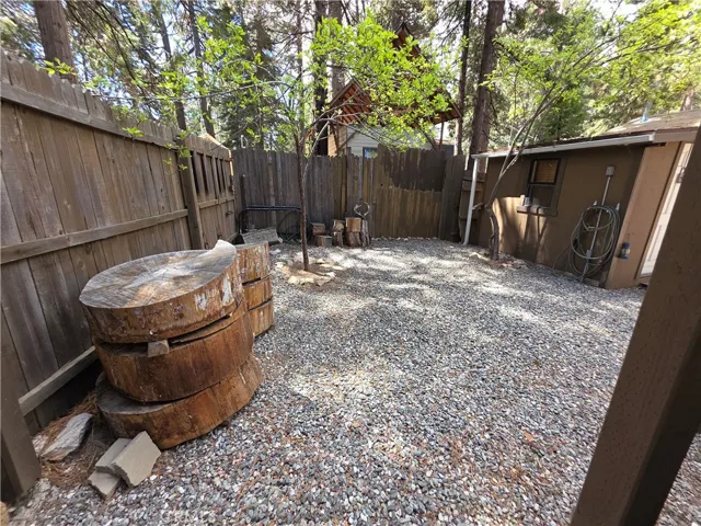 2606 Whispering Pines Way, Running Springs, California 92382