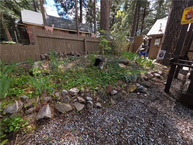 2606 Whispering Pines Way, Running Springs, California 92382