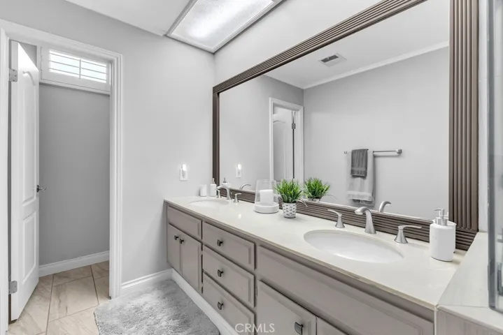 Main in suite bath