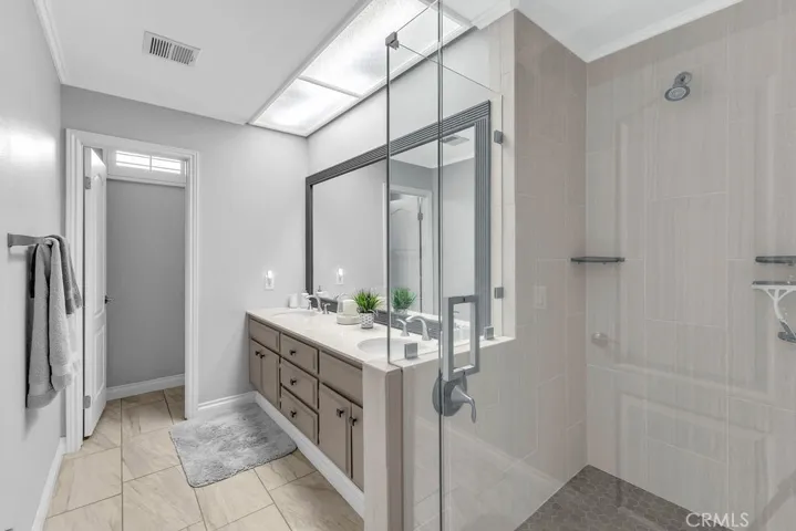 Main in suite bath