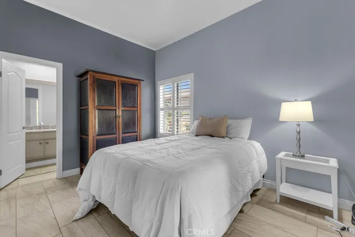 Guest bedroom