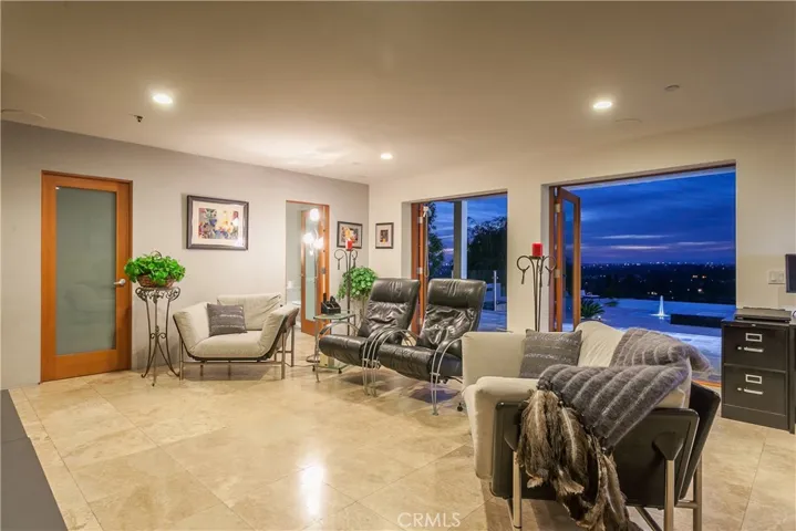 19631 Crestknoll, Yorba Linda, California 92886