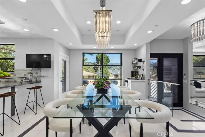 3060 Hollywell, Glendale, California 91206