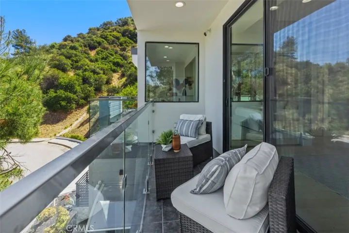 3060 Hollywell, Glendale, California 91206