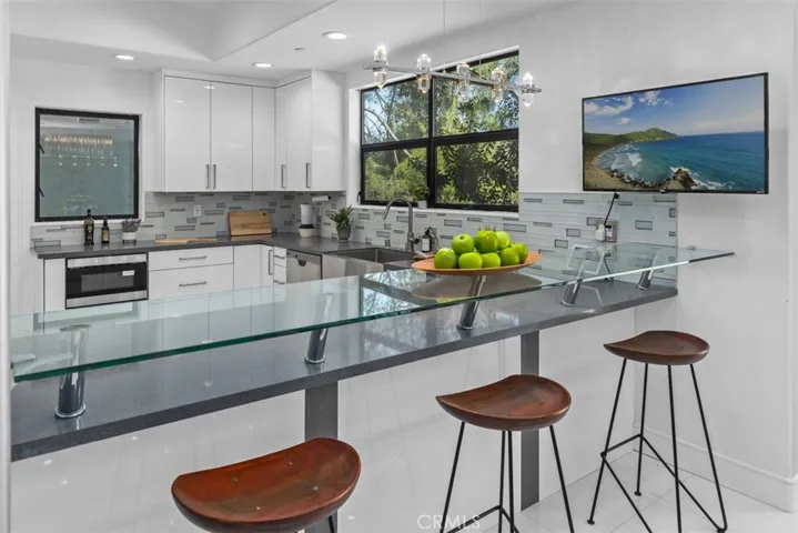 3060 Hollywell, Glendale, California 91206