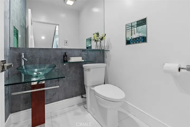 3060 Hollywell, Glendale, California 91206