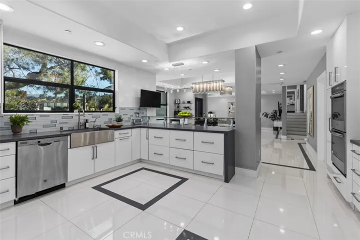 3060 Hollywell, Glendale, California 91206