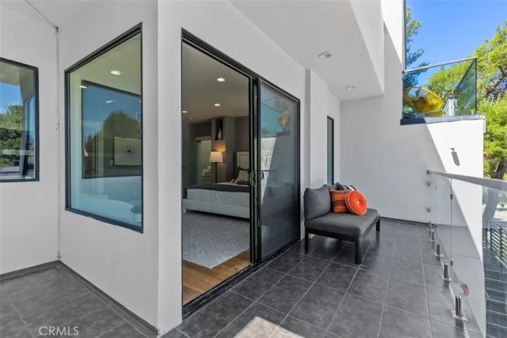 3060 Hollywell, Glendale, California 91206