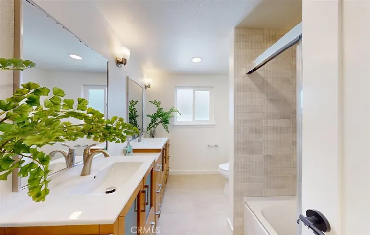 Full bath 1