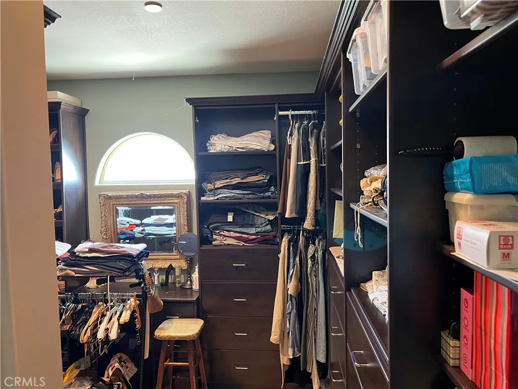Walk-in Closet
