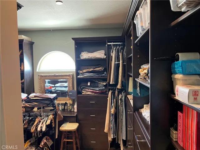 Walk-in Closet
