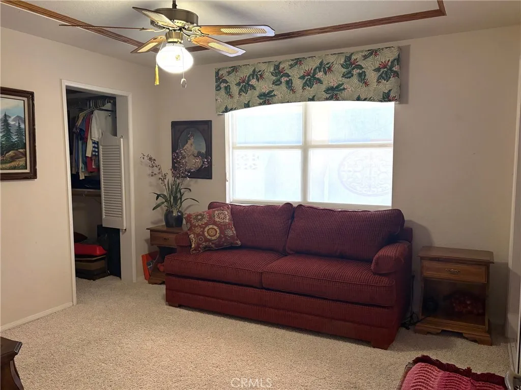 2nd Bedroom with walkin closet