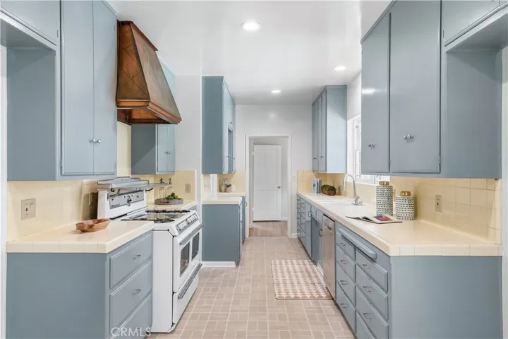 More kitchen views.