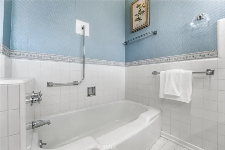 Primary bath tub.