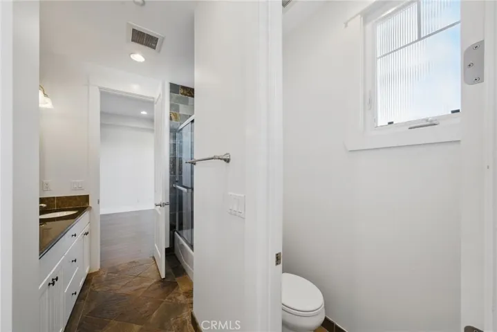 1 st level Jack & Jill Bath bath on entry level