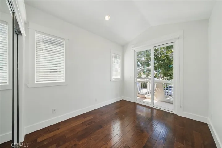 3rd Br on 2nd level with balcony & full bath next to it.