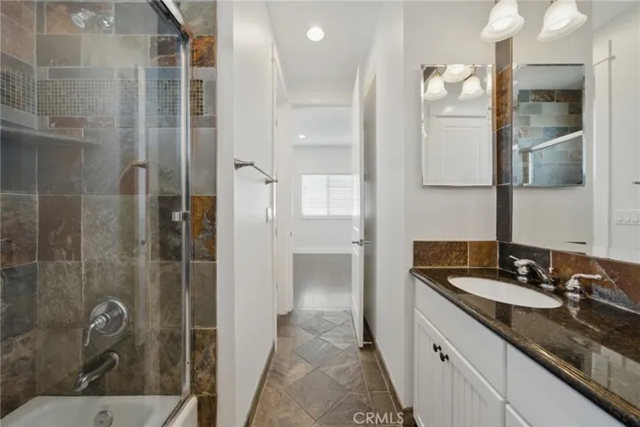 1 st level Jack & Jill Bath bath on entry level between the 2 bedrooms