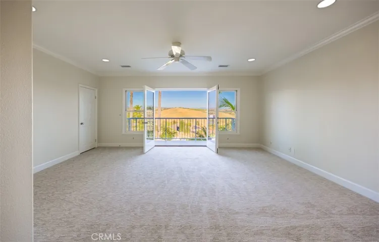 Large 2nd primary suite with bath