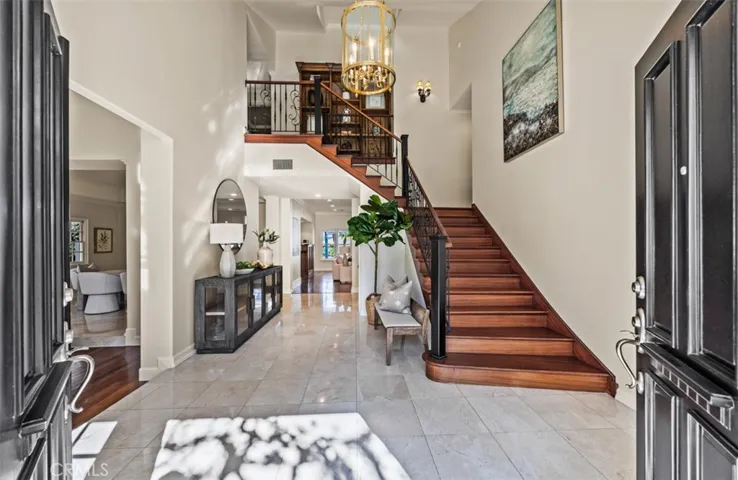 Dramatic entryway