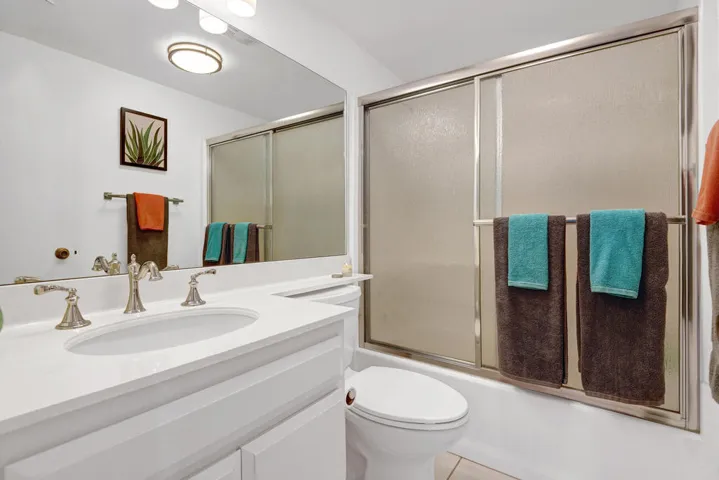 GUEST BATHROOM.jpg mls