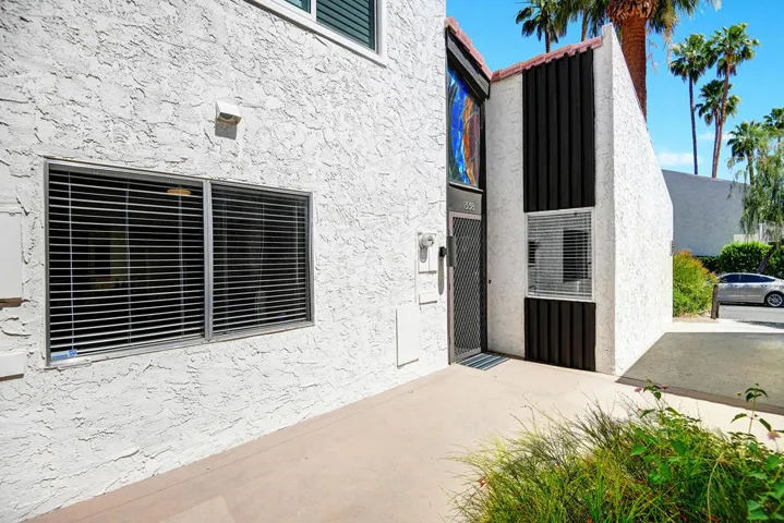 FRONT OF UNIT.jpg mls