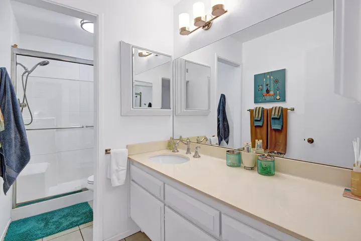 PRIMARY BATHROOM.jpg mls