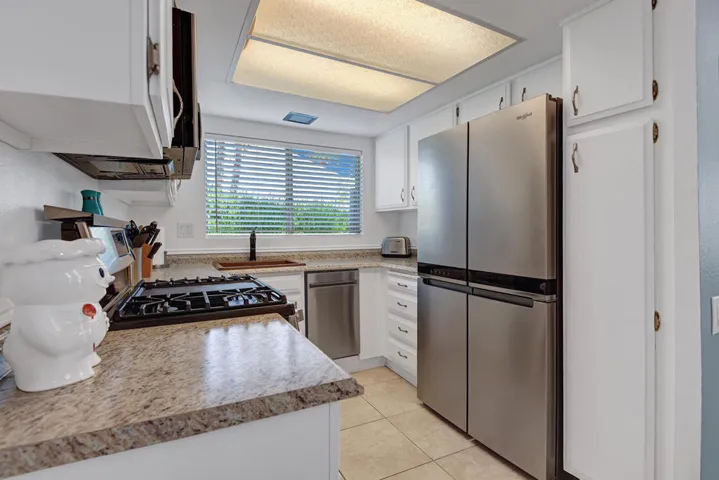 KITCHEN CONTINUED.jpg mls