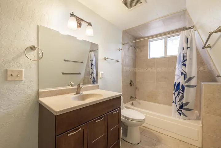 019_1st Bathroom 1