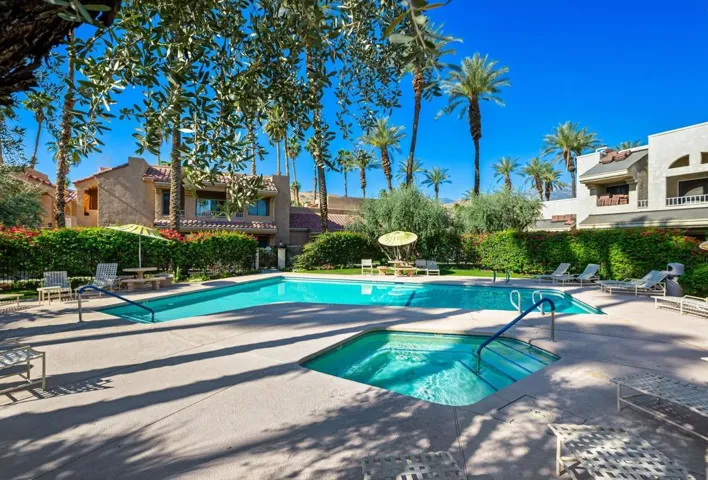 Esprit Pool