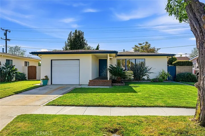 1911 Snowden, Long Beach, California 90815