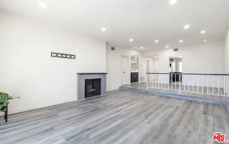 Open Living / Fanily Room