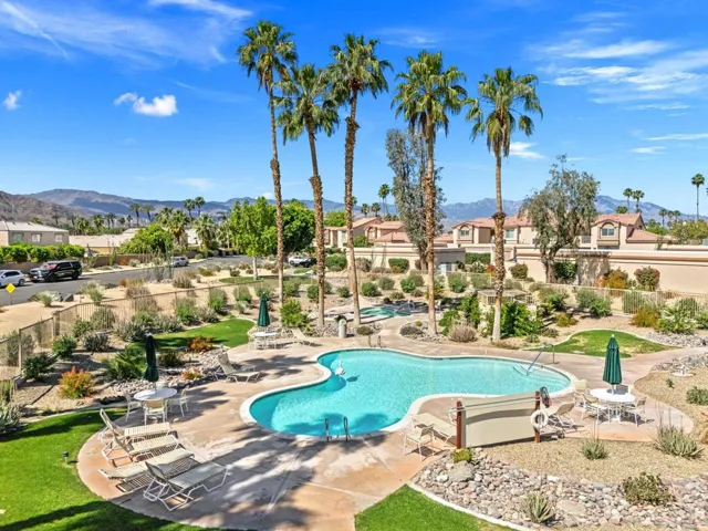 Scarlet Court pool and spa.