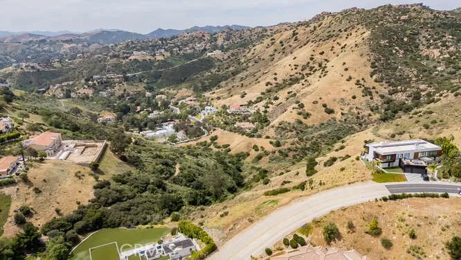 15 Wrangler Lane, Bell Canyon, California 91307