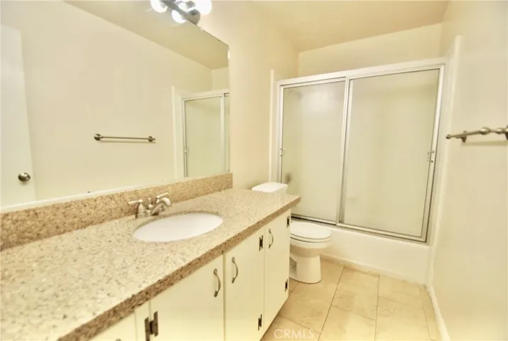 Unit 4 Hall Bath