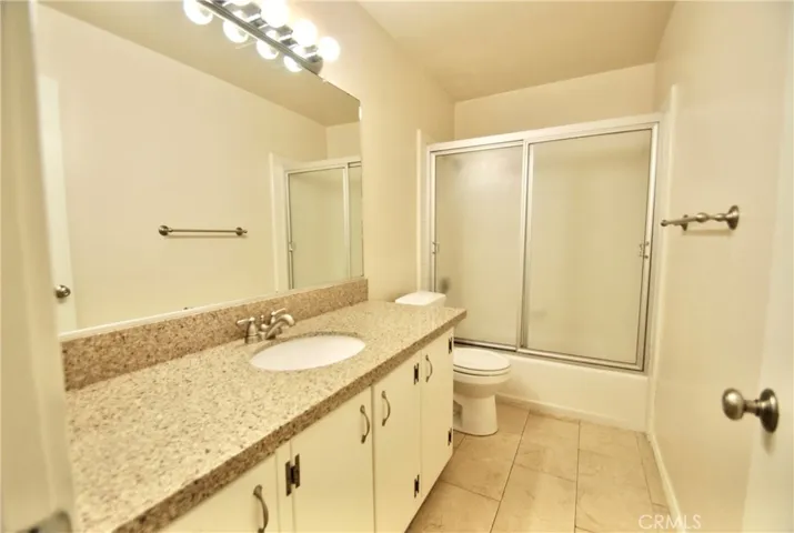 Unit 4 Hall Bath