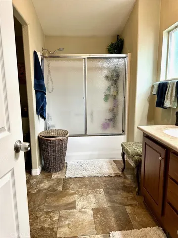 Primary sjhower/tub