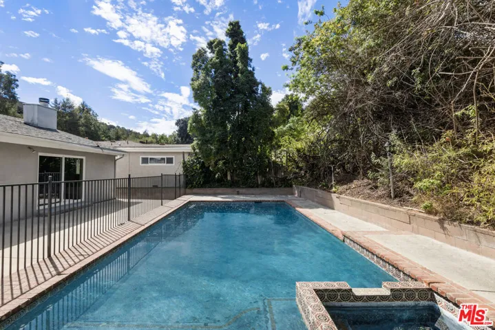 Pool/Hot Tub