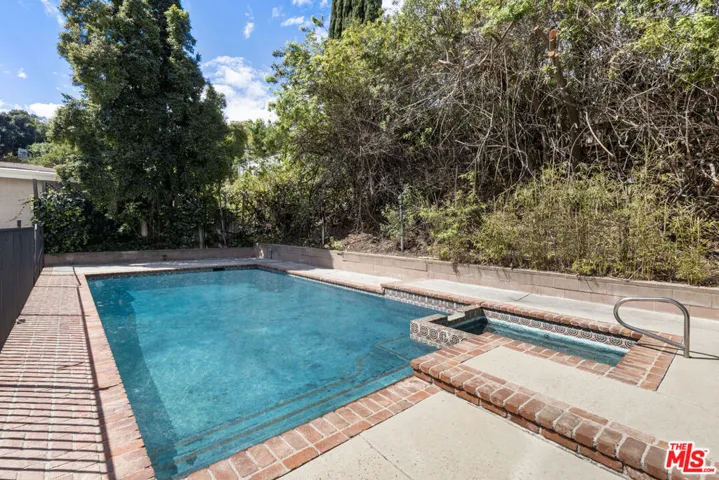 Pool/Hot Tub
