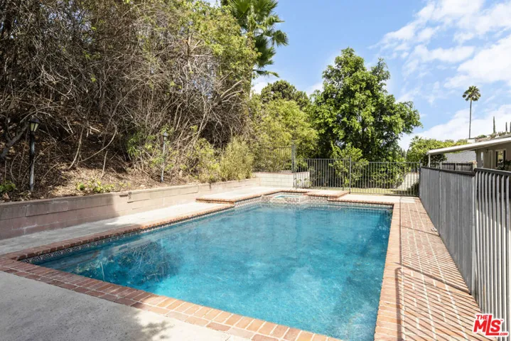Pool/Hot Tub