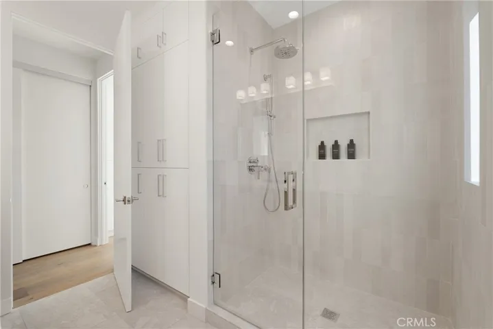 Secondary bathroom  walkin shower