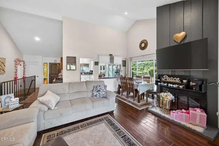 11-web-or-mls-Upmarket Media-59Rose065
