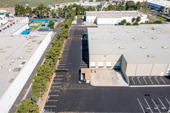 4 Loading Hi Docks & Real Fenced Yard Entrance (could drive around to the other side of building)