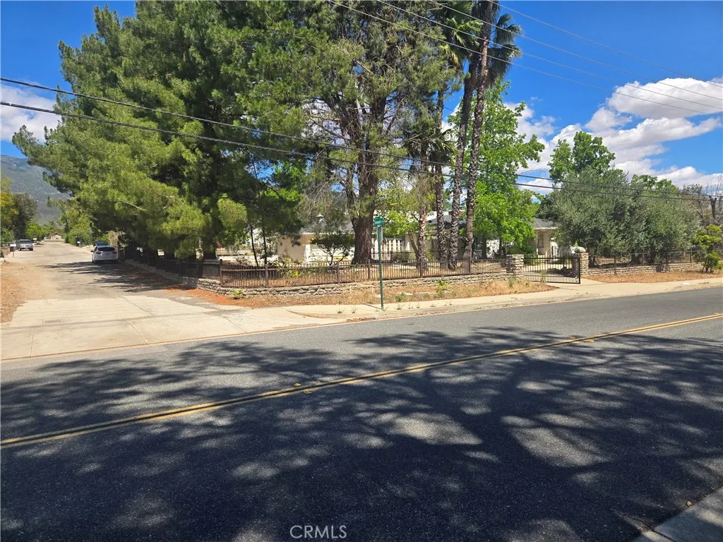 Side road access to rear
