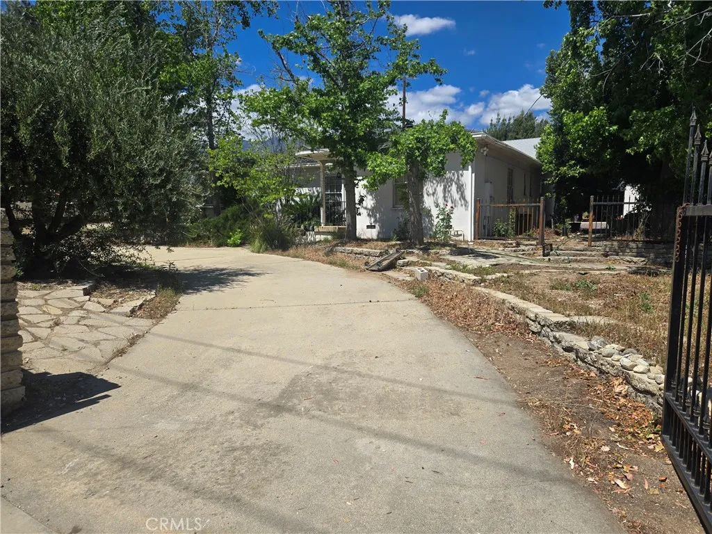 Circular driveway