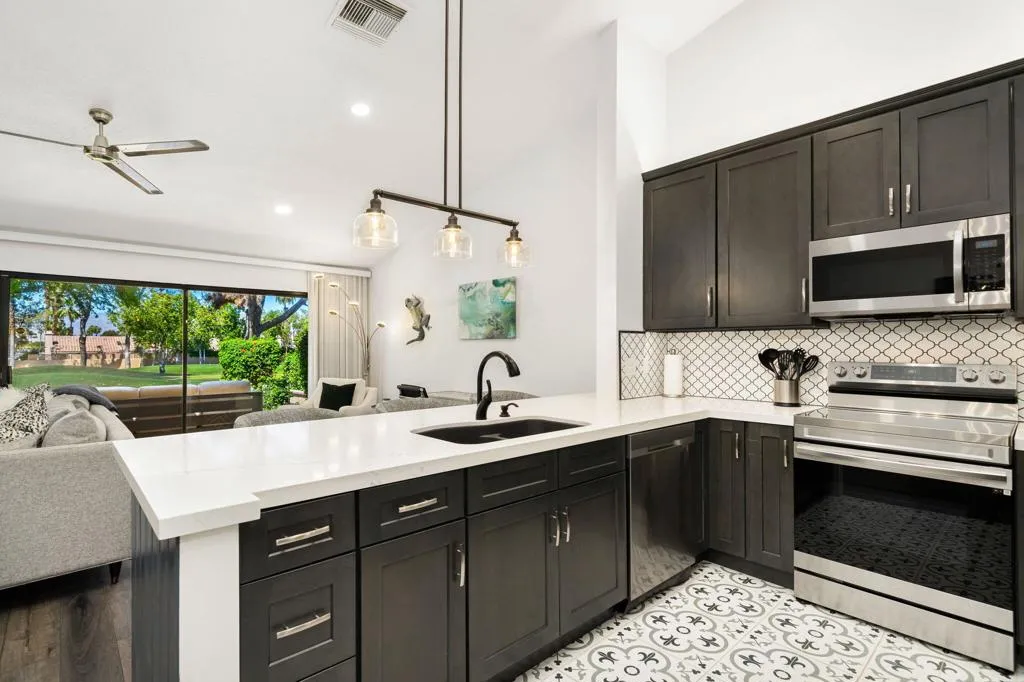 41-web-or-mls-SNWoodHaven_OPMG_0426_041