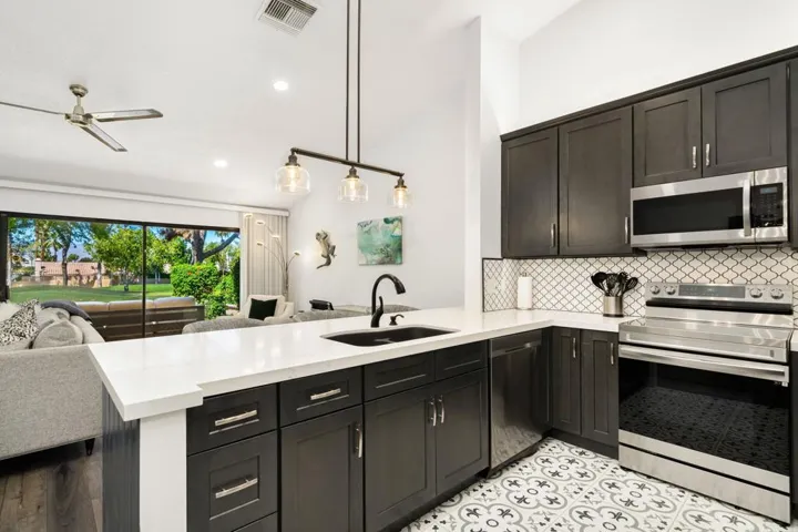 41-web-or-mls-SNWoodHaven_OPMG_0426_041
